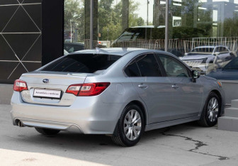 Подержанный автомобиль Subaru Legacy Sedan 2017 года (5 фото)
