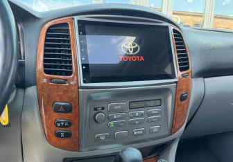 Подержанный автомобиль Toyota Land Cruiser Suv 2006 года (15 фото)
