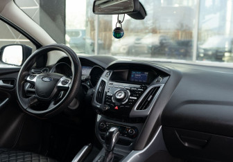 Подержанный автомобиль Ford Focus Hatchback 2011 года (10 фото)