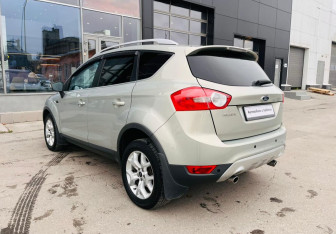 Подержанный автомобиль Ford Kuga 2010 года (7 фото)