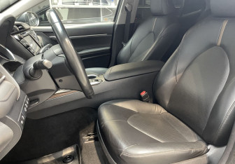 Подержанный автомобиль Toyota Camry Sedan 2019 года (10 фото)