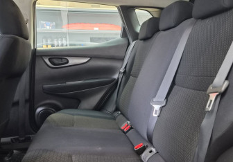 Подержанный автомобиль Nissan Qashqai 2015 года (12 фото)
