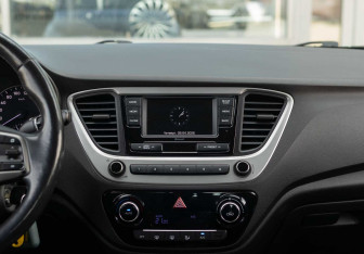 Подержанный автомобиль Hyundai Solaris Sedan 2017 года (14 фото)