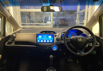 Подержанный автомобиль Honda Fit Shuttle 2012 года (8 фото)