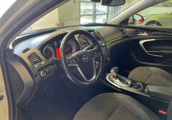 Подержанный автомобиль Opel Insignia Sedan 2011 года (11 фото)