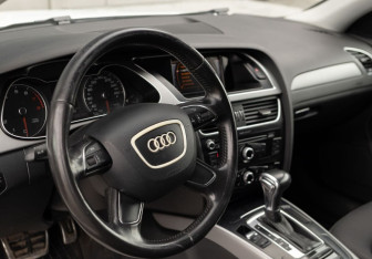 Подержанный автомобиль Audi A4 Sedan 2012 года (13 фото)