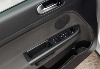 Подержанный автомобиль Volkswagen Golf Plus 2011 года (16 фото)
