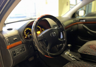 Подержанный автомобиль Toyota Avensis Sedan 2007 года (8 фото)