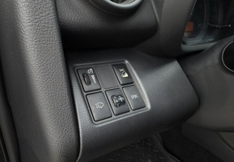 Подержанный автомобиль Toyota RAV4 2011 года (16 фото)