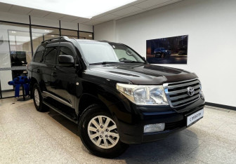 Подержанный автомобиль Toyota Land Cruiser Suv 2008 года (4 фото)