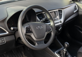 Подержанный автомобиль Hyundai Solaris Sedan 2017 года (11 фото)