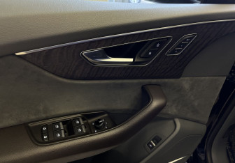 Подержанный автомобиль Audi Q8 2020 года (16 фото)