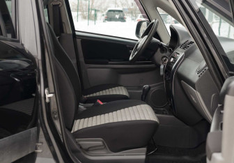 Подержанный автомобиль Suzuki SX4 Hatchback 2012 года (18 фото)