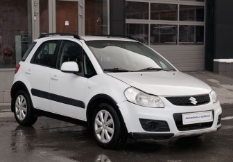 Подержанный автомобиль Suzuki SX4 Sedan 2013 года (3 фото)