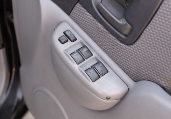 Подержанный автомобиль Toyota FunCargo 1999 года (14 фото)