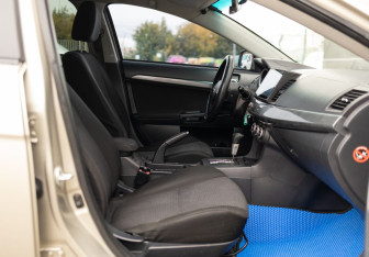 Подержанный автомобиль Mitsubishi Lancer Sedan 2007 года (20 фото)