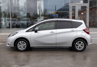 Подержанный автомобиль Nissan Note 2018 года (8 фото)