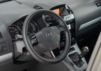 Подержанный автомобиль Opel Zafira Compactvan 2011 года (11 фото)