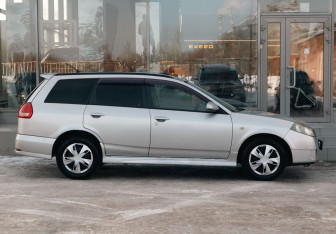 Подержанный автомобиль Nissan Wingroad 2002 года (4 фото)