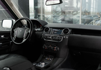 Подержанный автомобиль Land Rover Discovery 2013 года (10 фото)