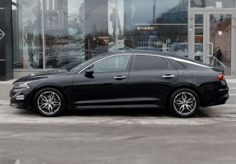 Подержанный автомобиль Kia K5 2020 года (8 фото)