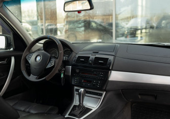 Подержанный автомобиль BMW X3 2007 года (10 фото)