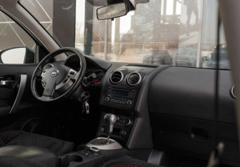 Подержанный автомобиль Nissan Qashqai 2012 года (10 фото)