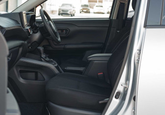 Подержанный автомобиль Daihatsu Rocky 2021 года (20 фото)