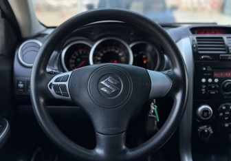 Подержанный автомобиль Suzuki Grand Vitara 2007 года (11 фото)