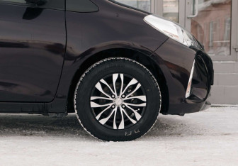 Подержанный автомобиль Toyota Vitz 2018 года (9 фото)