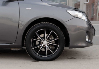 Подержанный автомобиль Toyota Corolla Sedan 2008 года (9 фото)