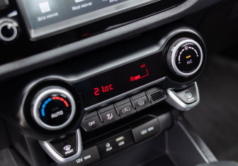 Подержанный автомобиль Kia Rio Sedan 2019 года (15 фото)