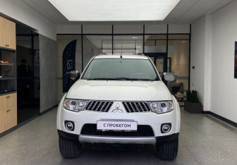 Подержанный автомобиль Mitsubishi Pajero Sport 2011 года (3 фото)