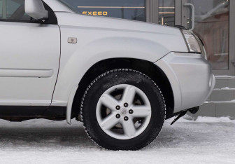 Подержанный автомобиль Nissan X-Trail 2003 года (9 фото)