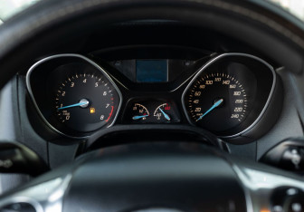 Подержанный автомобиль Ford Focus Sedan 2012 года (13 фото)