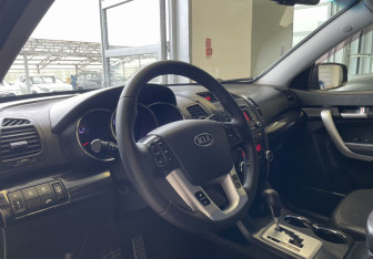 Подержанный автомобиль Kia Sorento 2012 года (7 фото)