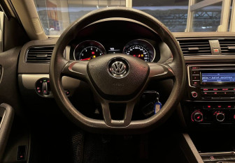 Подержанный автомобиль Volkswagen Jetta Sedan 2015 года (11 фото)