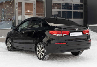 Подержанный автомобиль Kia Rio Sedan 2017 года (7 фото)