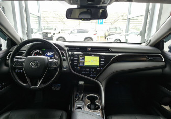 Подержанный автомобиль Toyota Camry Sedan 2019 года (8 фото)