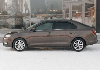 Подержанный автомобиль Skoda Rapid Liftback 2018 года (8 фото)