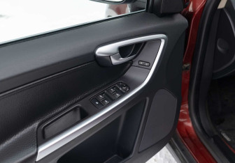 Подержанный автомобиль Volvo XC60 2010 года (17 фото)