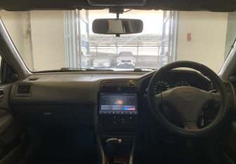 Подержанный автомобиль Toyota Corona Sedan 2001 года (8 фото)