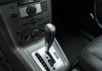 Подержанный автомобиль Opel Antara 2010 года (15 фото)