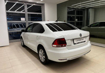 Подержанный автомобиль Volkswagen Polo Sedan 2017 года (7 фото)