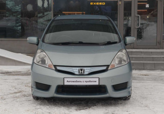 Подержанный автомобиль Honda Fit Shuttle 2012 года (2 фото)