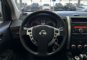 Подержанный автомобиль Nissan X-Trail 2012 года (10 фото)