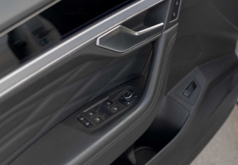 Подержанный автомобиль Volkswagen Touareg 2021 года (17 фото)