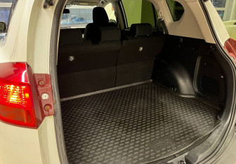 Подержанный автомобиль Toyota RAV4 2015 года (15 фото)