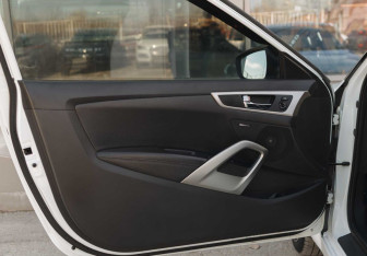 Подержанный автомобиль Hyundai Veloster 2012 года (17 фото)