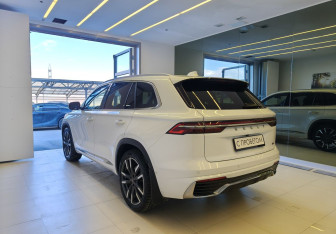 Подержанный автомобиль Geely Monjaro 2023 года (6 фото)